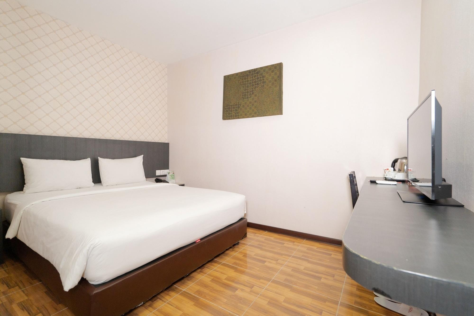 Crew Express Hotel Lubukpakam Екстер'єр фото