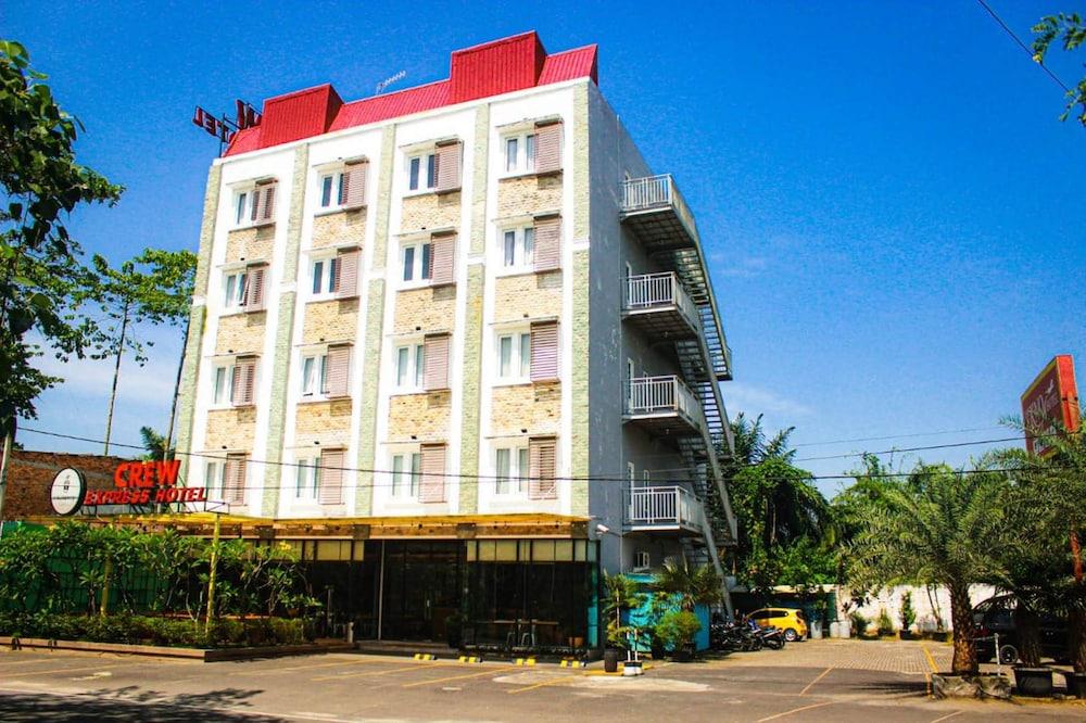 Crew Express Hotel Lubukpakam Екстер'єр фото