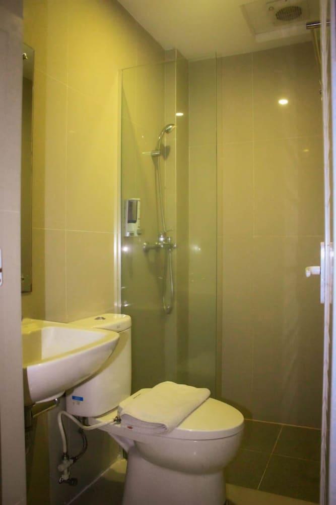 Crew Express Hotel Lubukpakam Екстер'єр фото