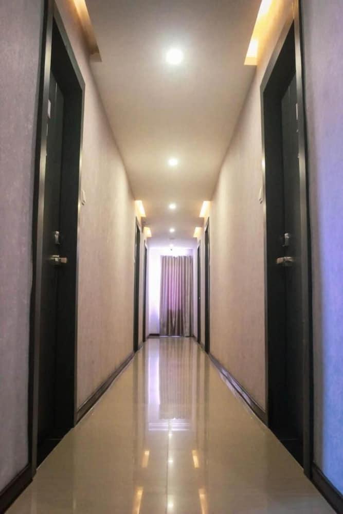 Crew Express Hotel Lubukpakam Екстер'єр фото