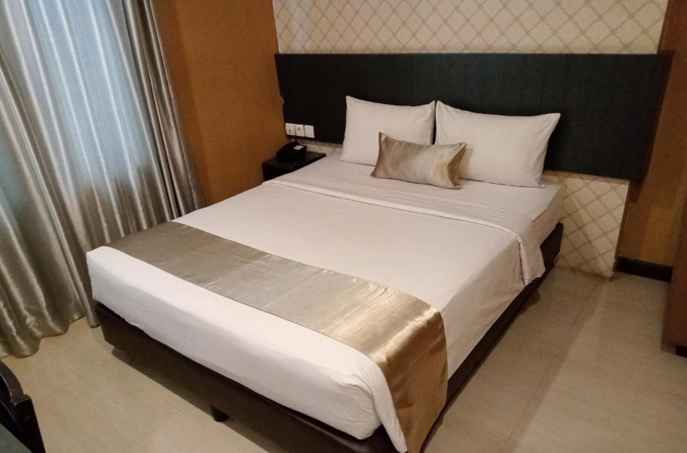 Crew Express Hotel Lubukpakam Екстер'єр фото