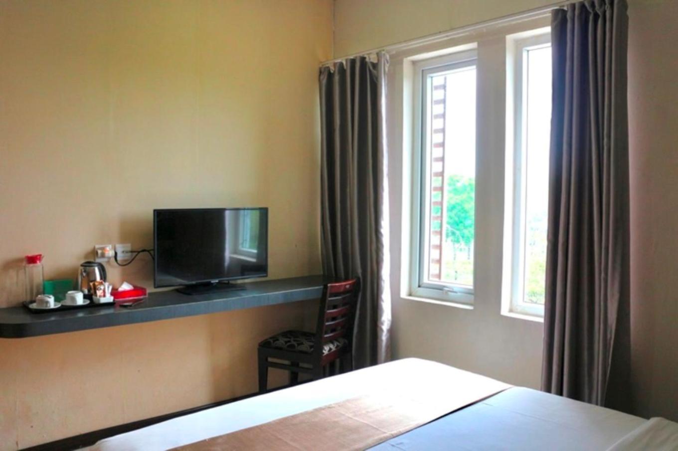 Crew Express Hotel Lubukpakam Екстер'єр фото