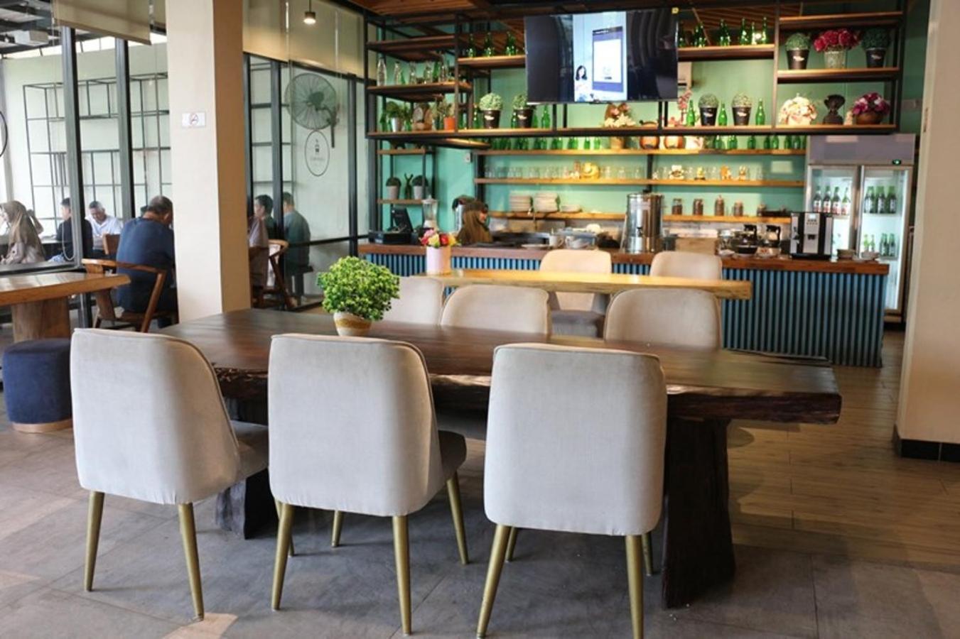 Crew Express Hotel Lubukpakam Екстер'єр фото