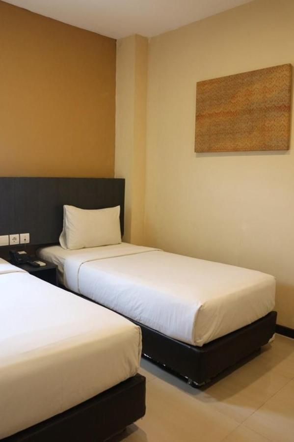 Crew Express Hotel Lubukpakam Екстер'єр фото