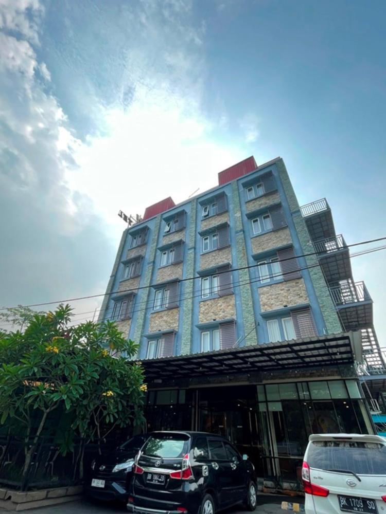 Crew Express Hotel Lubukpakam Екстер'єр фото