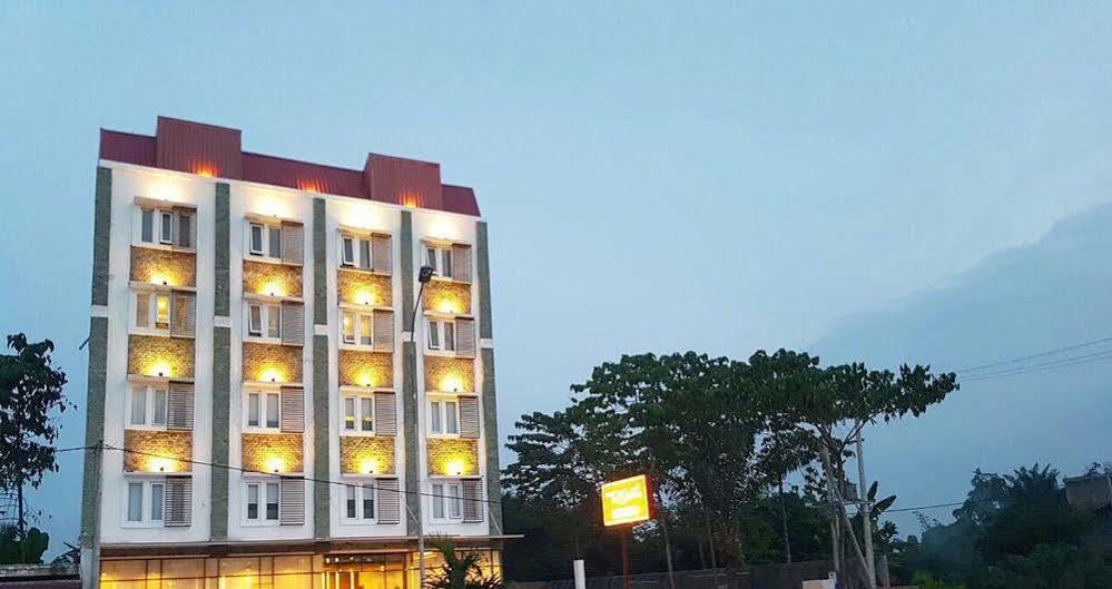 Crew Express Hotel Lubukpakam Екстер'єр фото